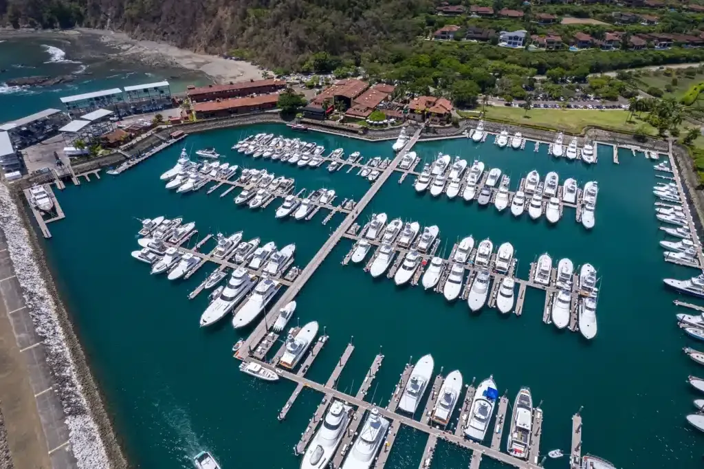 Marina Los Sueños en la bahía de Herradura, Costa Rica