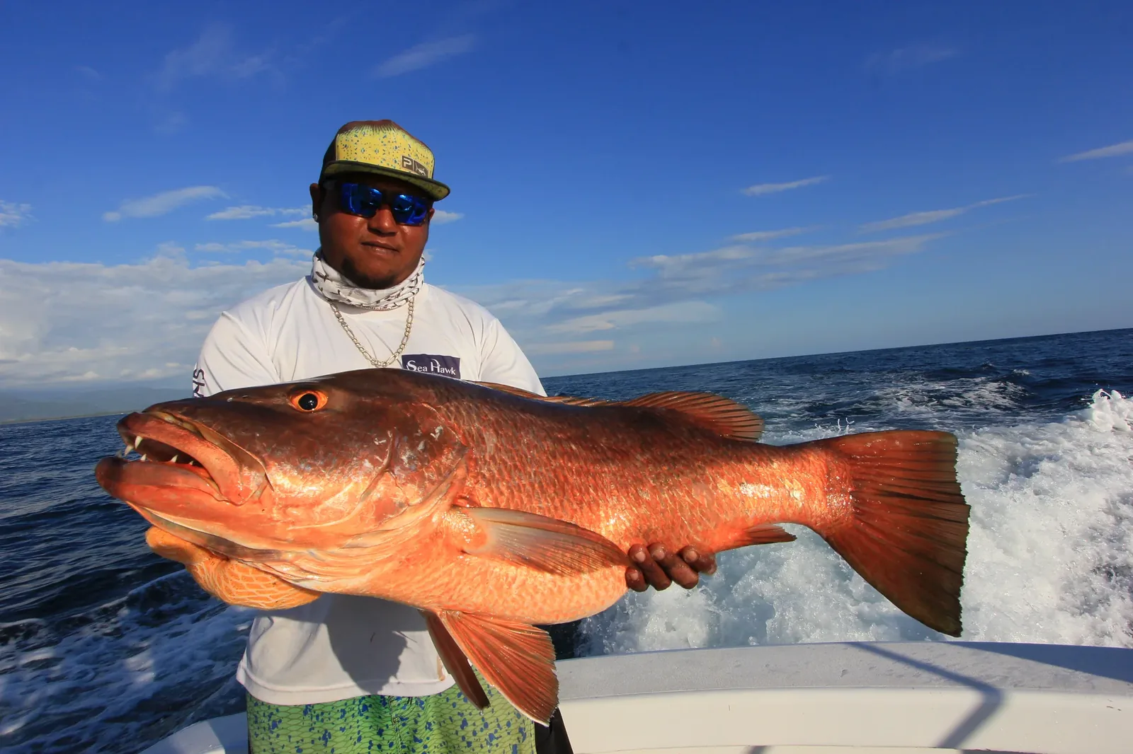 Pargo cubera de un charter en el Pacífico