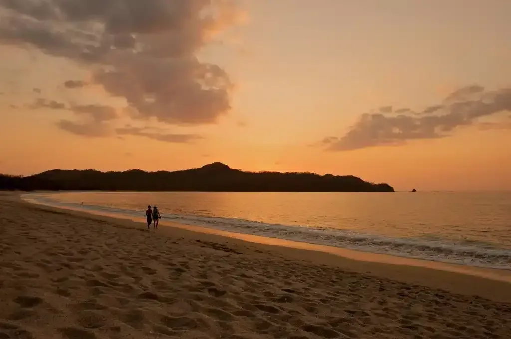 Hora dorada en las playas de Costa Rica
