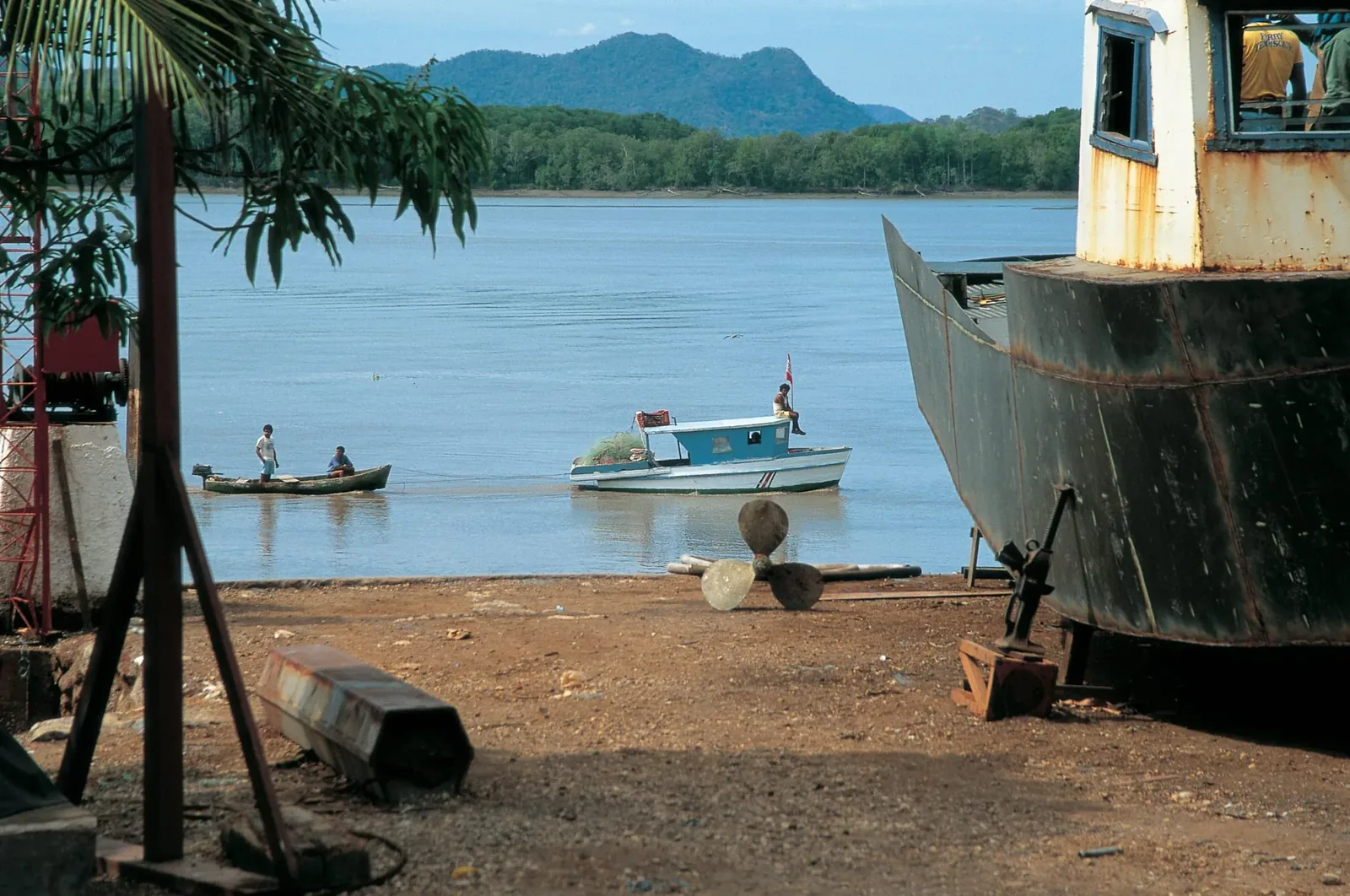 Botes ticos de pesca en Golfito y Golfo Dulce