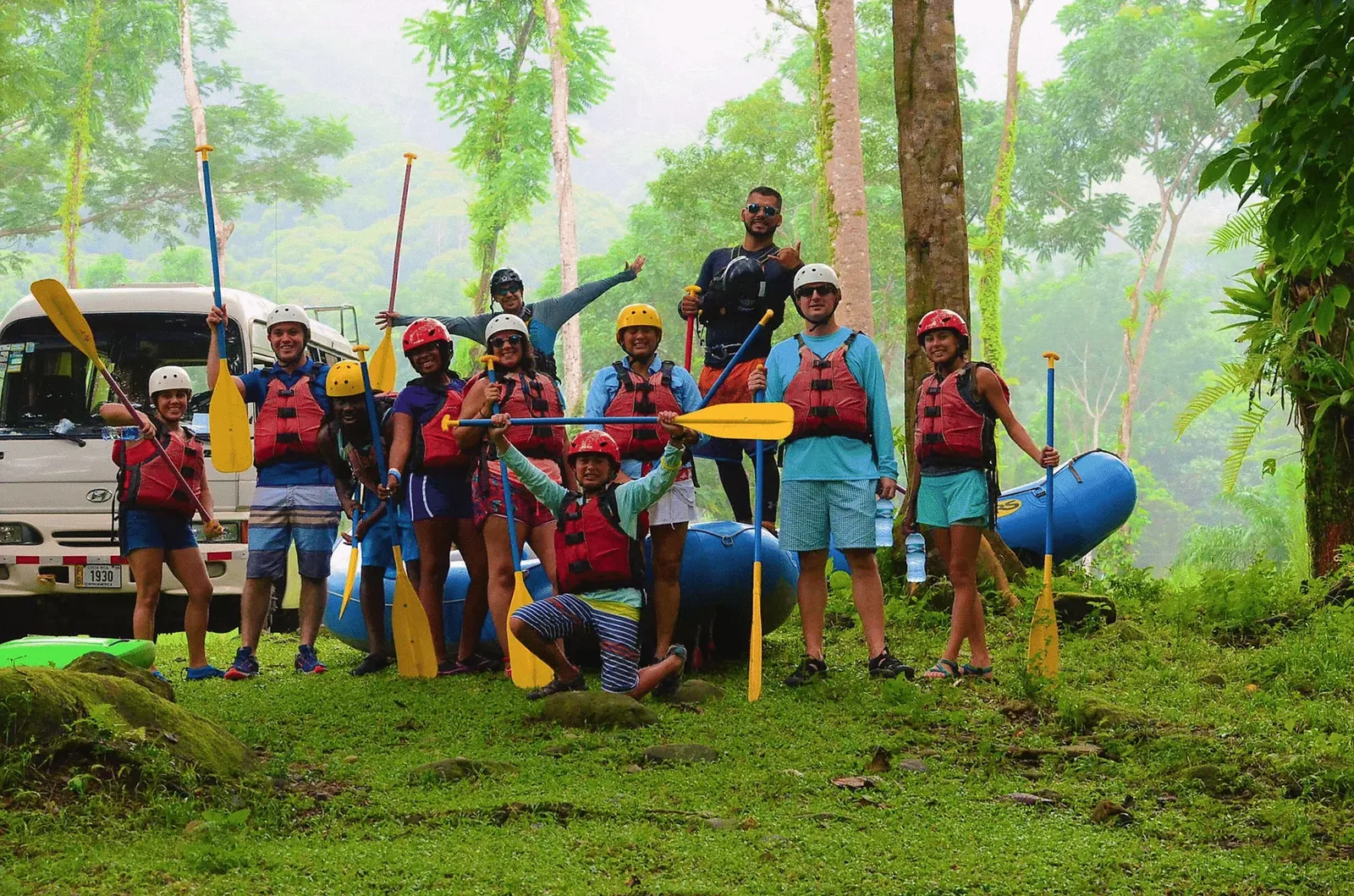 Rafters en el río Naranjo en Costa Rica