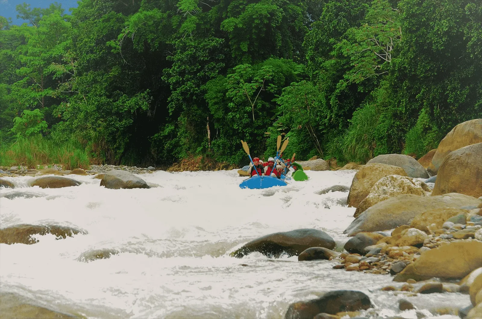 Rafting en el río Naranjo cerca de Manuel Antonio